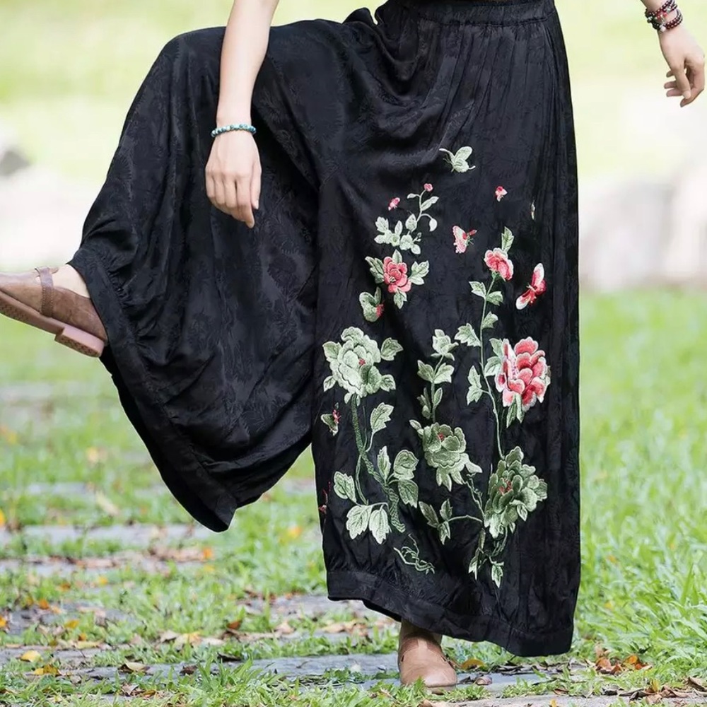 Asian style super wide leg black pants New